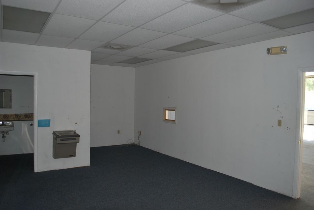 Tower Oaks End Cap: 8927 S.R. 52, Hudson, FL 34667